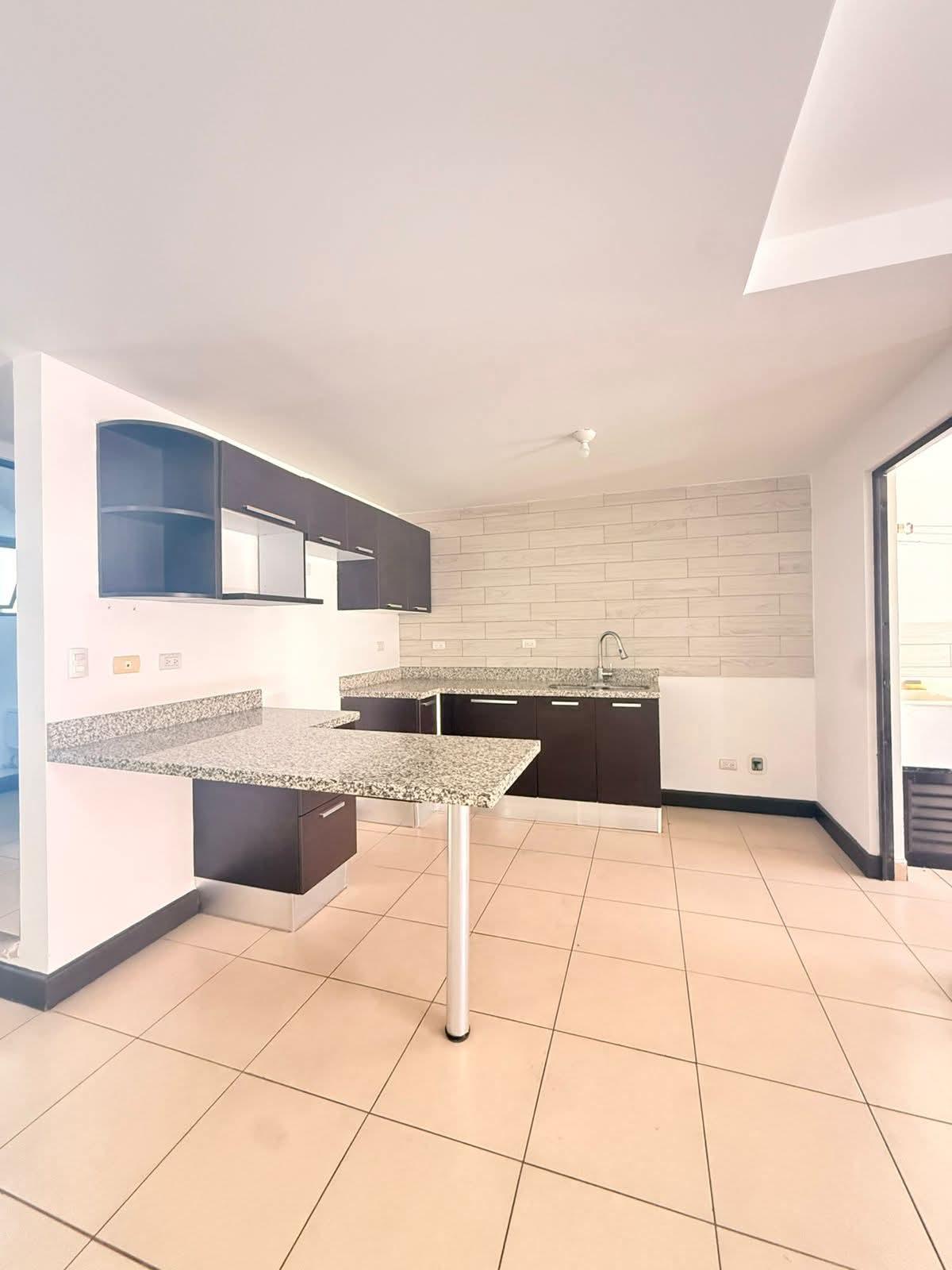 Cuota condominal ₡93.000
Construcción: 165 m²

Cuenta con:
- 3 Habitaciones
- 2.5 Baños
- Sala
- Comedor
- Cocina
- Cuarto de pilas
- Patio
- Parqueo para 2 vehículos
Amenidades del Condominio:
- Gimnasio
- 2 Piscinas temperadas 
- Play infantil
- Salón de eventos
- Cancha multiusos
- Rancho bbq
- ⁠Parque de Mascotas
- Seguridad 24/7
